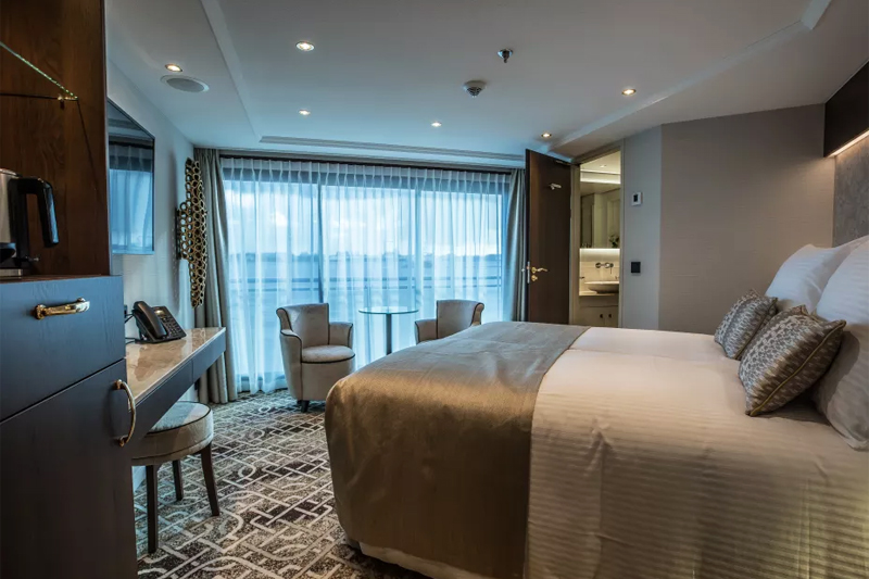 Category Diamond Deck (Upper) - Superior Suite