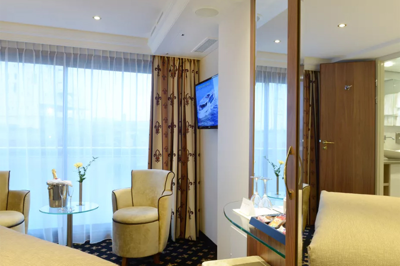 Category Diamond Deck - Superior Stern Suite (Upper)