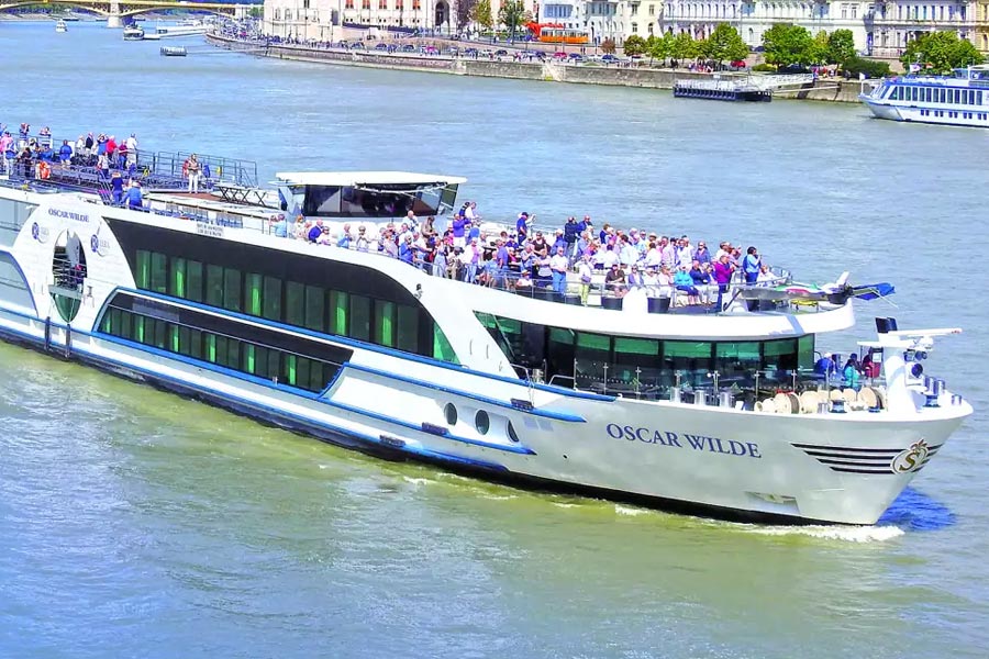 Riviera MS Oscar Wilde Ship