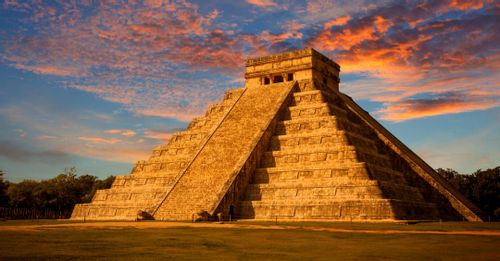 Chichén Itzá and the cenotes of Yucatán (Mexico)