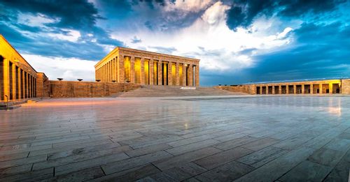 View the Changing of the Guards ceremony at the Mausoleum of Atatürk