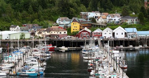 6. Cruise Ketchikan Fishing town, Glacier Bay and see the mountains in Alaska Luxury Cruisetour