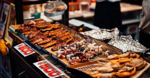 Discover delicious Japanese street food in the Kuromon Market
